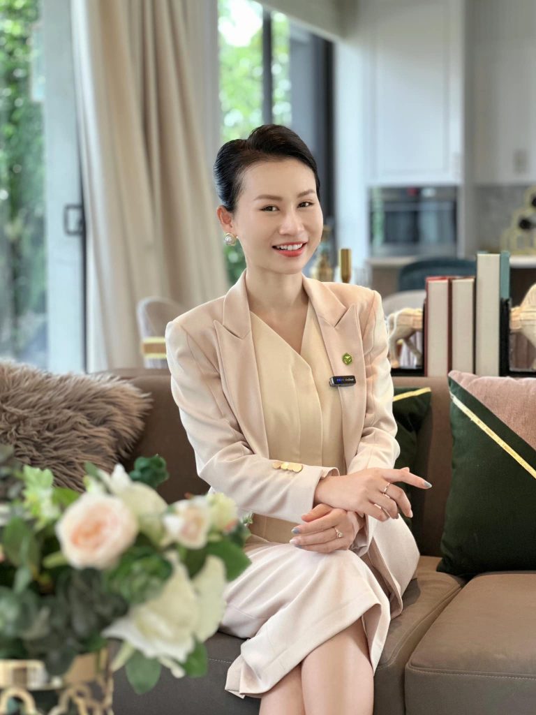 CEO Hoài Thương